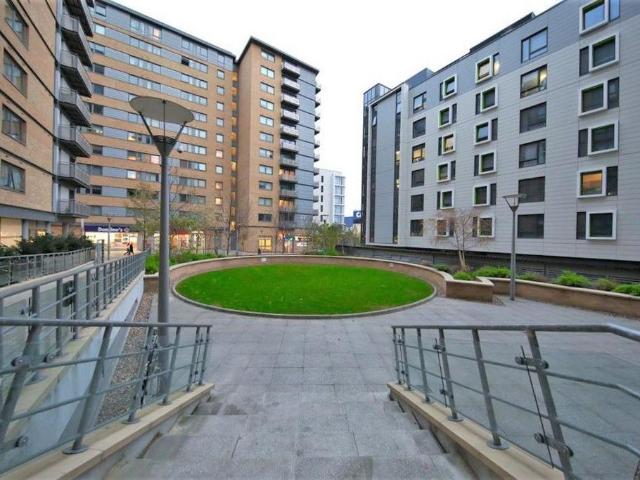 Flat for sale in London Borough of Ealing, Park Royal