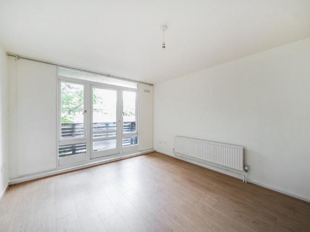Flat for sale in Kilburn, Greater London