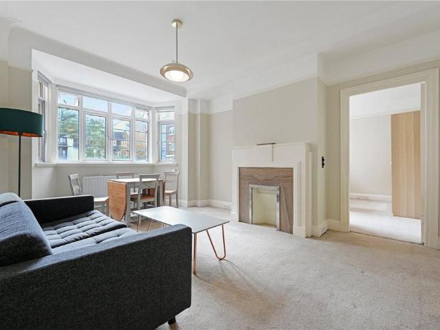 Flat for sale in Royal Borough of Kensington and Chelsea, Greater London