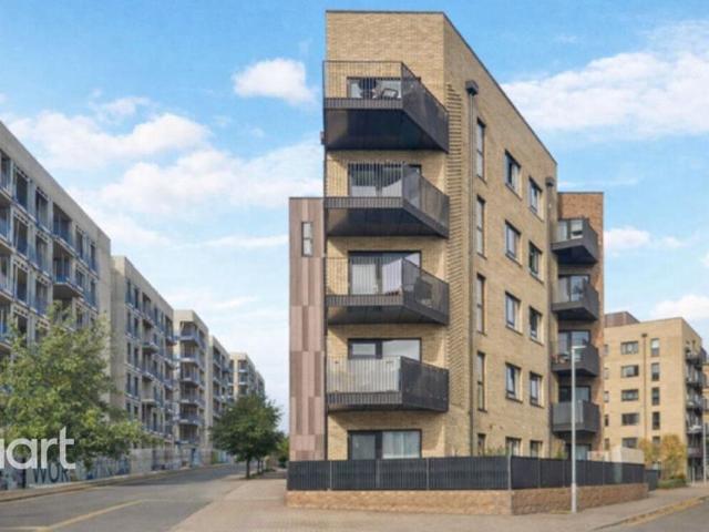 Flat for sale in Greater London