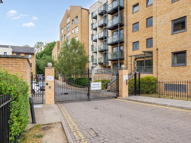 Flat for sale in Horsell, Woking