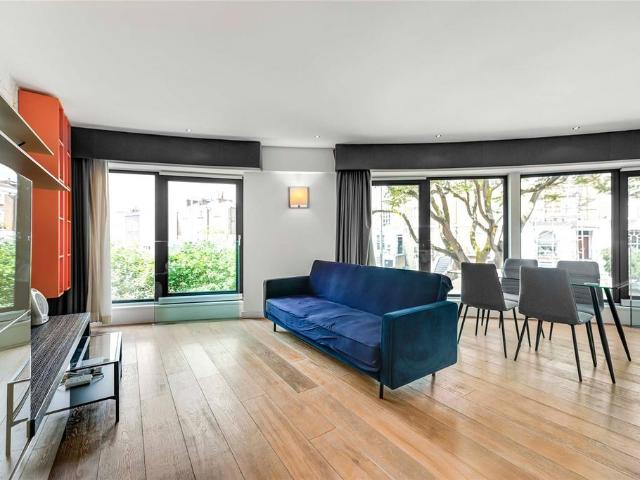 Flat for sale in Brompton, Greater London