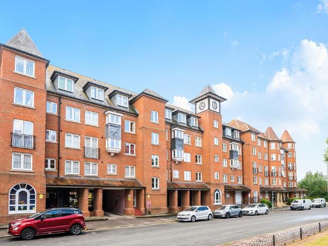 Flat for sale in Gloucester, Gloucestershire