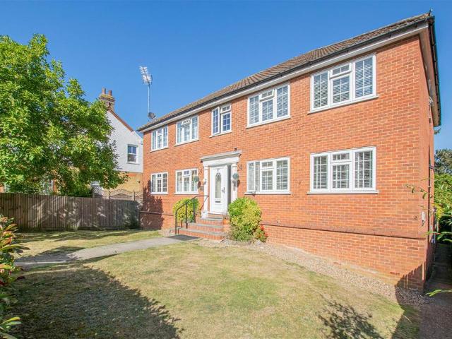 Flat for sale in Broxbourne, Hertfordshire