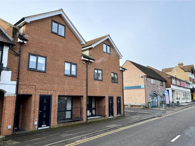 Flat for sale in Buckingham, Gerrards Cross