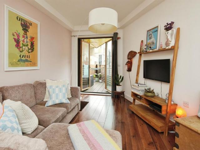 Flat for sale in Round Hill, Brighton & Hove