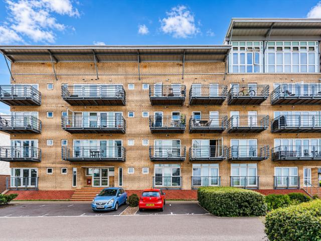 Flat for sale in Swanscombe and Greenhithe, Monks Orchard