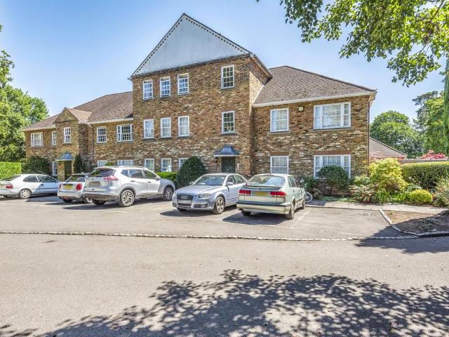Flat for sale in Wrecclesham, Fole