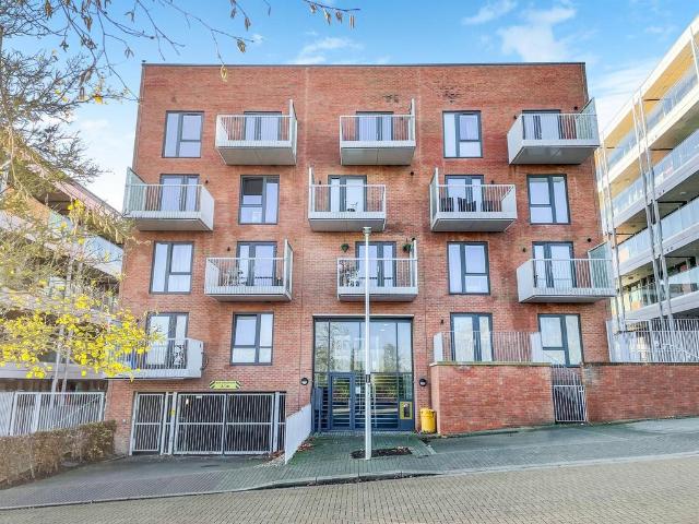Flat for sale in Milton Keynes