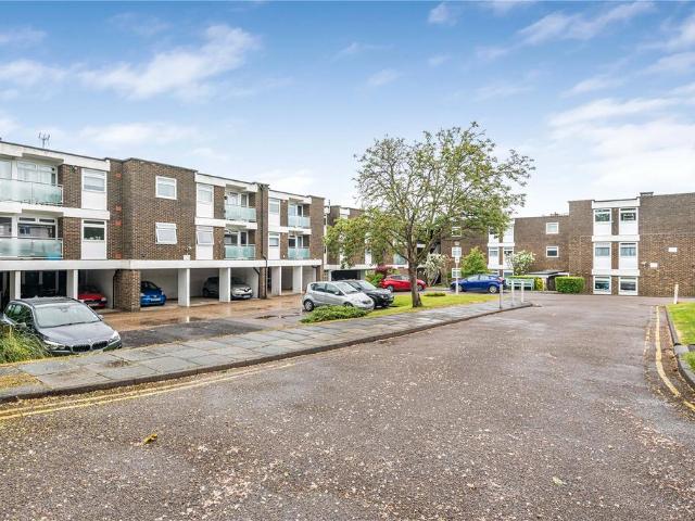 Flat for sale in Elstree and Borehamwood, Borehamwood