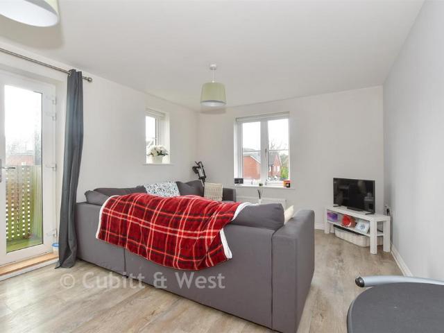 Flat for sale in Greenfields, Red Hill
