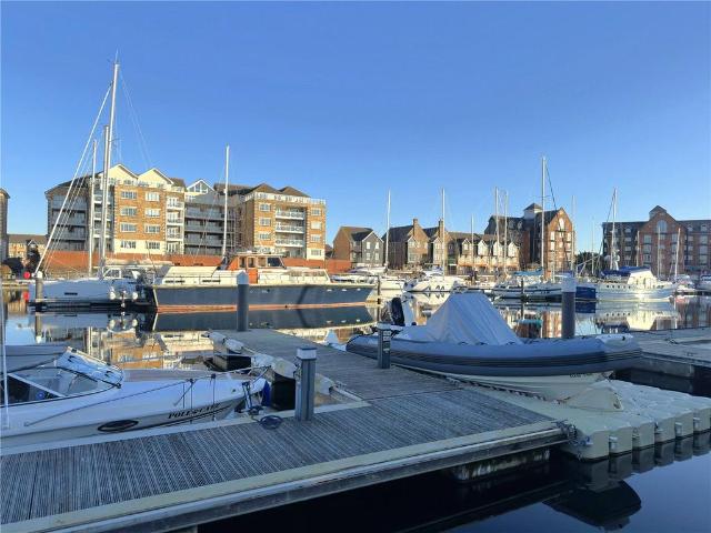 Flat for sale in Crumbles, Eastbourne