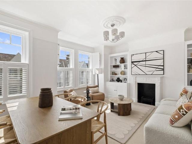 Flat for sale in Furzedown, Greater London