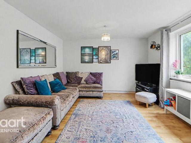 Flat for sale in London Borough of Hounslow, Greater London
