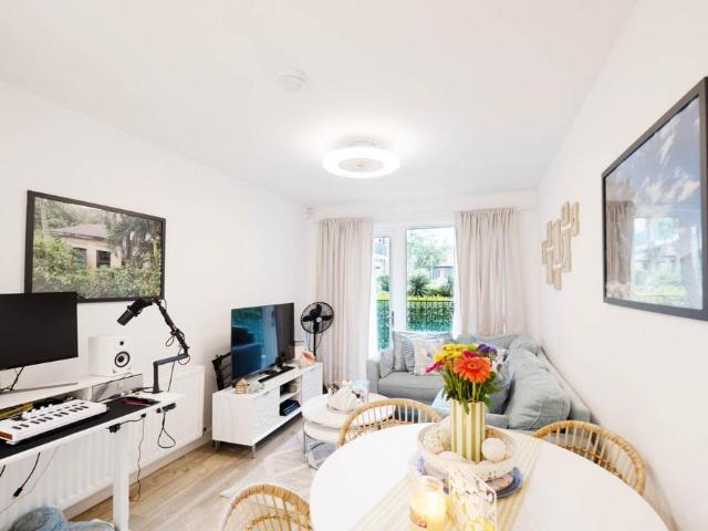 Flat for sale in New Malden, Greater London