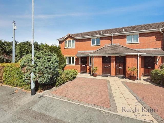 Flat for sale in Norton-Le-Moors, Smallthorne