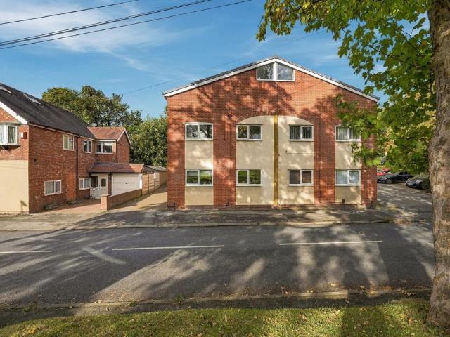 Flat for sale in Hockley, Poynton
