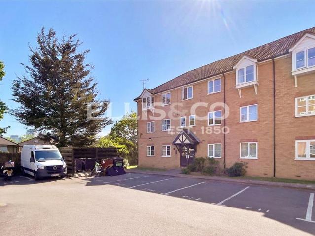 Flat for sale in Alperton, Greater London
