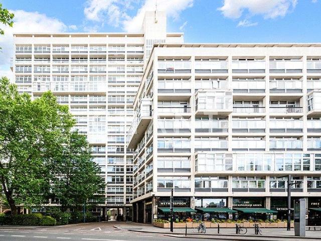 Flat for sale in Elephant and Castle, Greater London