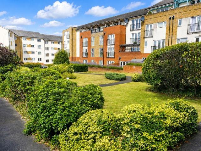 Flat for sale in Ringlestone, Midway