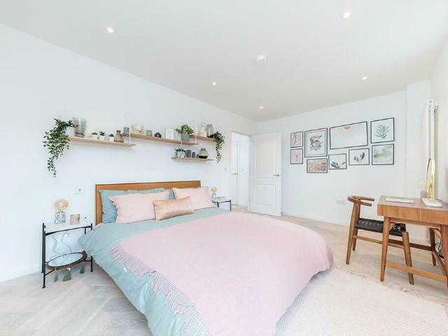 Flat for sale in Thorpe, West Yorkshire