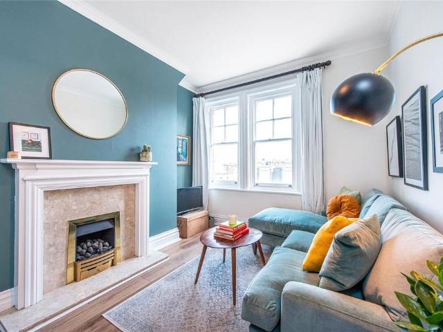 Flat for sale in Brompton, Greater London