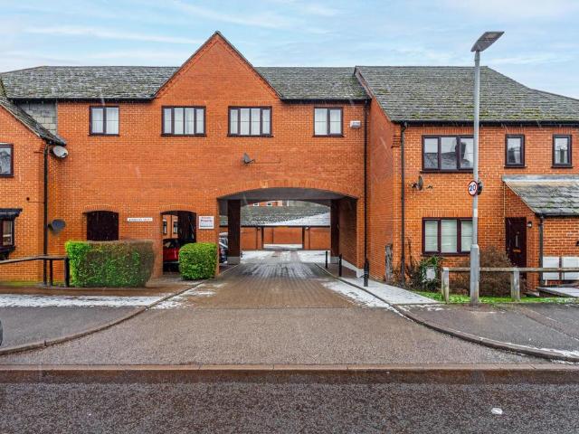 Flat for sale in Pouchen End, Hertfordshire