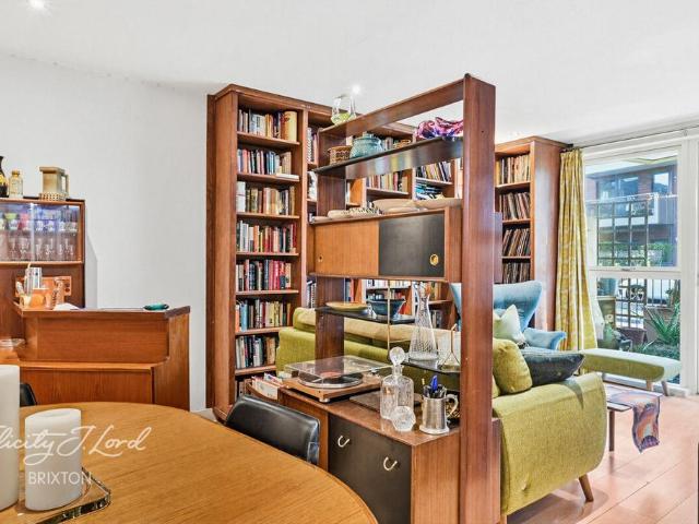 Flat for sale in Camberwell, Greater London