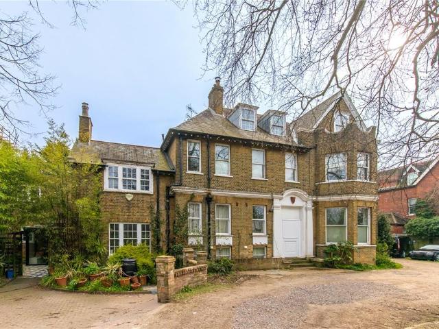 Flat for sale in London Borough of Ealing, Greater London