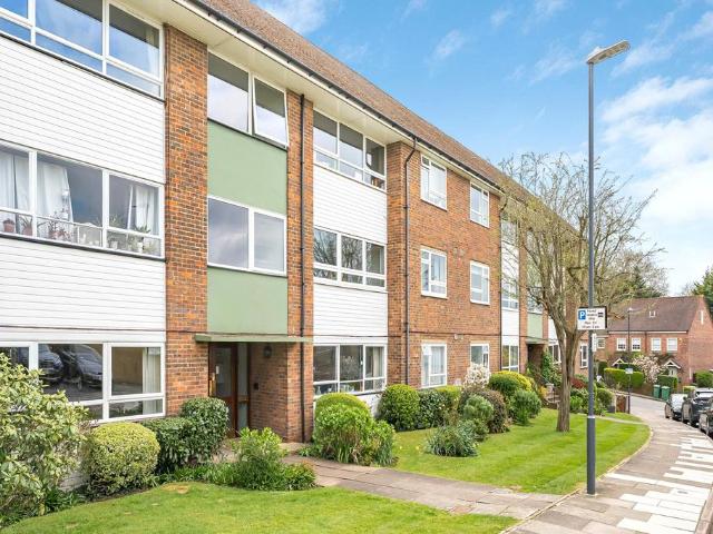Flat for sale in Harrow On The Hill, Greater London
