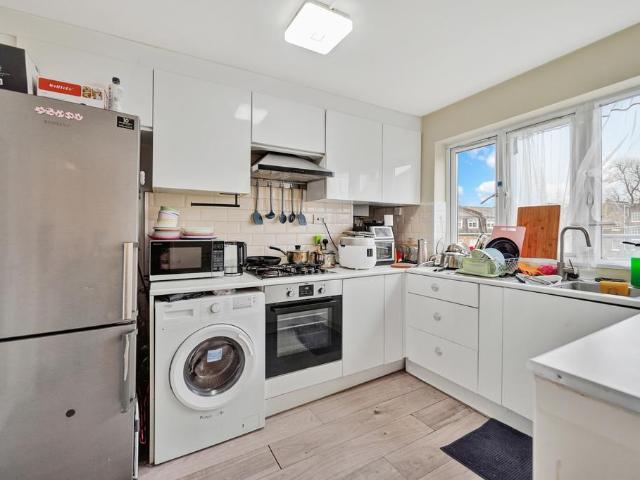 Flat for sale in Walworth, Greater London