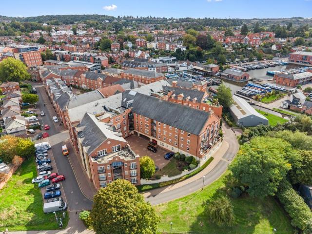 Flat for sale in Diglis, Worcestershire