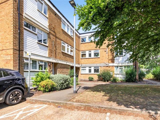Flat for sale in Easthampstead, Bracknell