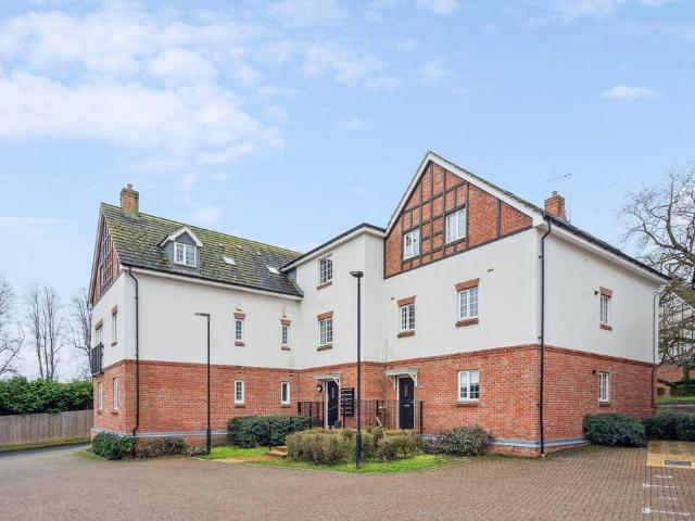 Flat for sale in Chalfont St. Peter, Denham