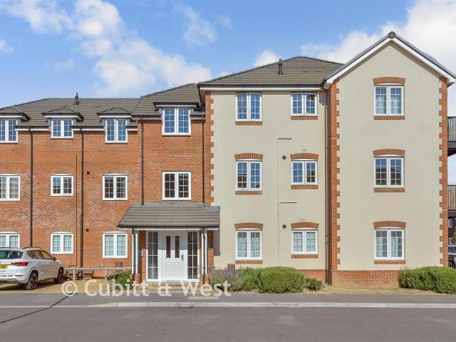 Flat for sale in Chichester, Littlecote
