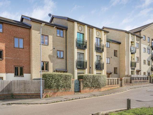 Flat for sale in Monkston Park, Milton Keynes