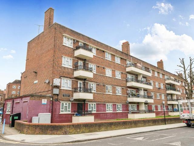 Flat for sale in Peckham, Greater London