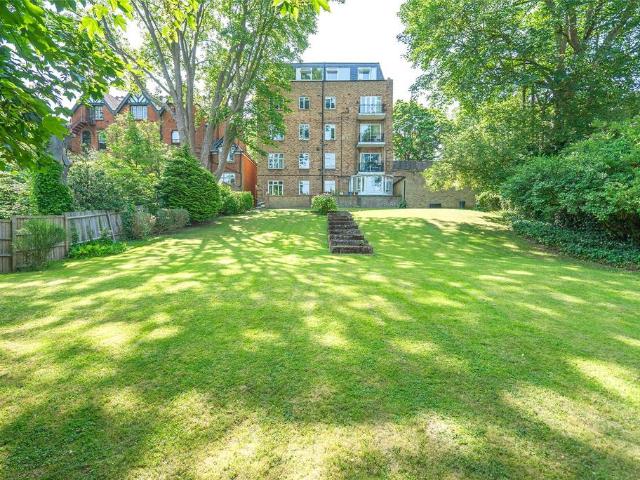Flat for sale in Shepherd's Hill, Muswell Hill