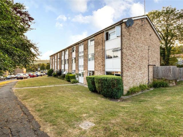 Flat for sale in Oxted, Hillview