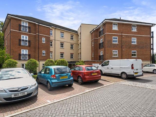 Flat for sale in Farnborough, Hampshire