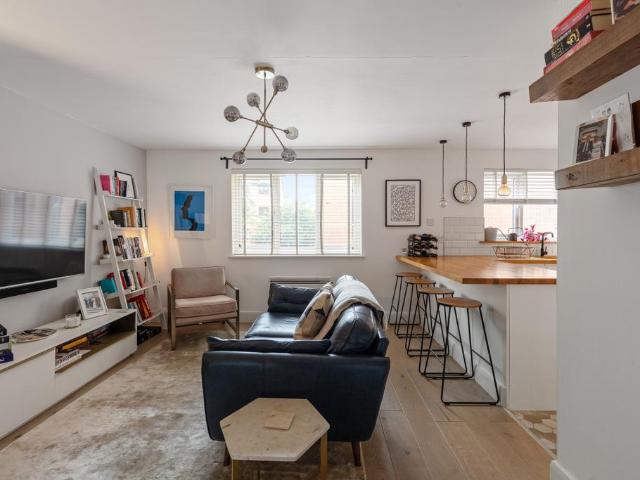 Flat for sale in London Borough of Lewisham, New Cross