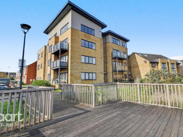 Flat for sale in Monks Orchard, Kent