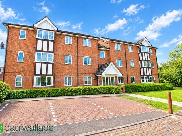 Flat for sale in Turnford, Broxbourne