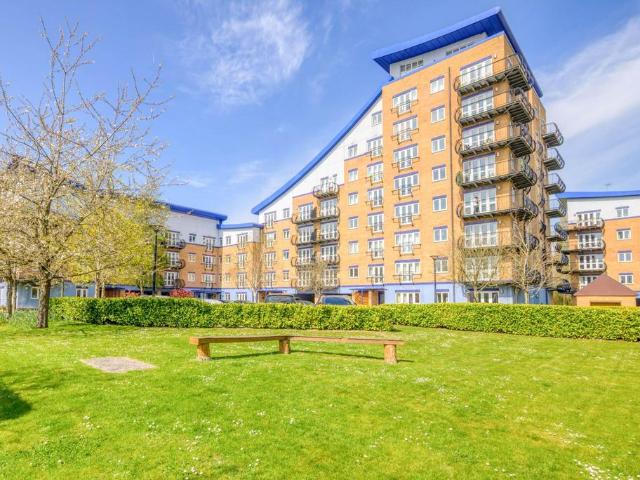 Flat for sale in Newtown, Reading