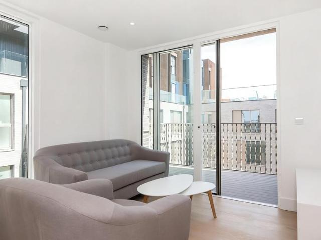 Flat for sale in Kentish Town, Greater London