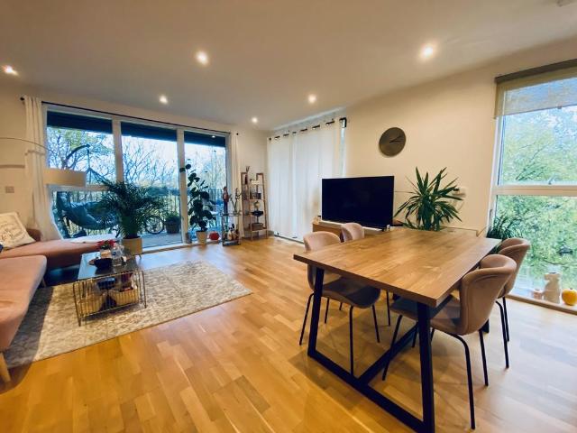 Flat for sale in London Borough of Ealing, Hanwell