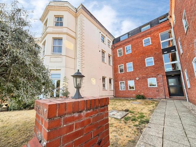 Flat for sale in Ladyes Hills, Green Close