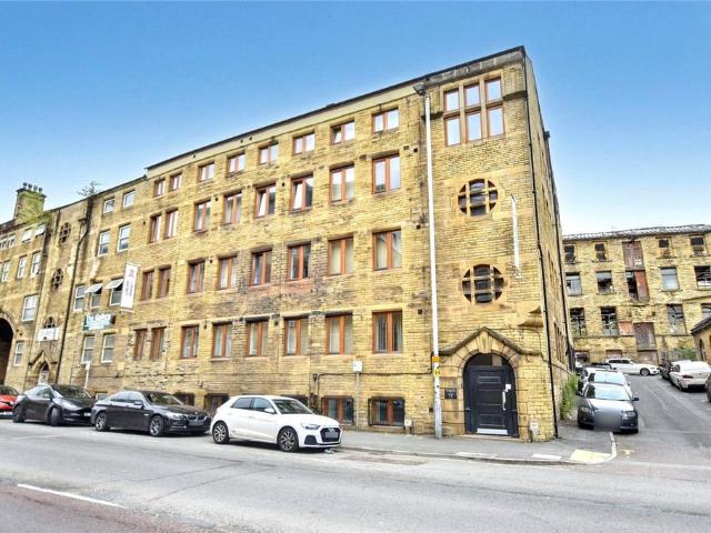 Flat for sale in Eastbrook, Bradford