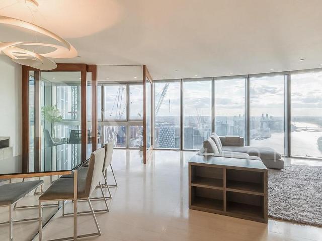 Flat for sale in Vauxhall, Greater London