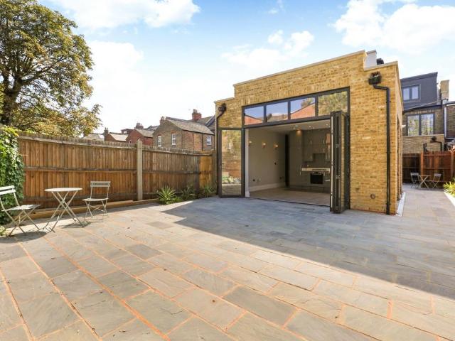 Flat for sale in Dollis Hill, Greater London